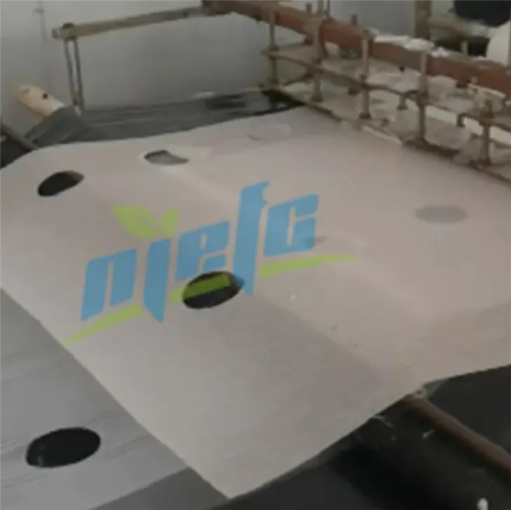 Tapete perfurado de fibra de vidro